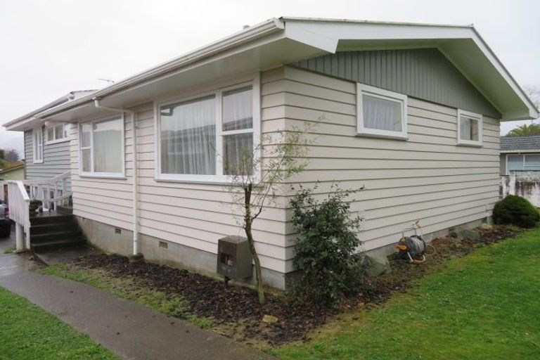 Photo of property in 35 Hillside Drive, Maoribank, Upper Hutt, 5018