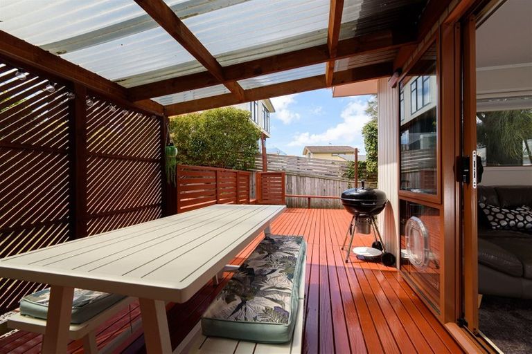 Photo of property in 1/5 Gulf View Road, Murrays Bay, Auckland, 0630