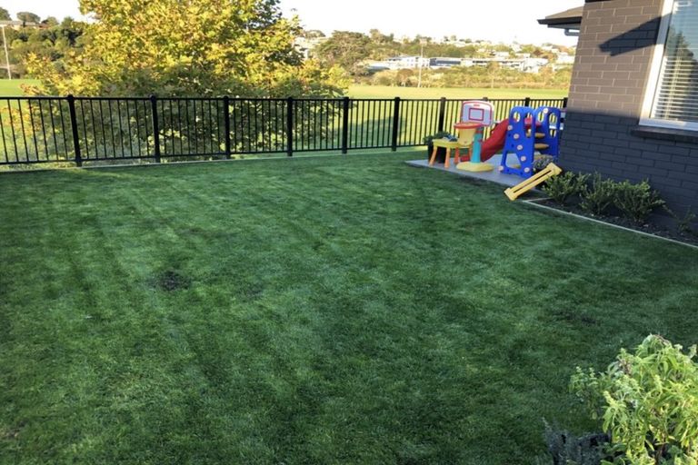 Photo of property in 3 Pae Moana Place, Stanmore Bay, Whangaparaoa, 0932