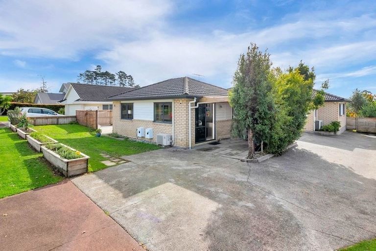 Photo of property in 35 English Oak Drive, Schnapper Rock, Auckland, 0632