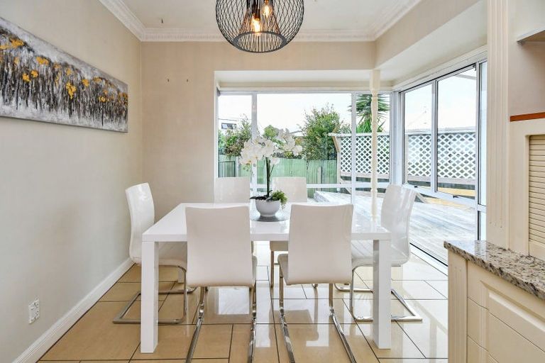 Photo of property in 3 Trentham Road, Papakura, 2110