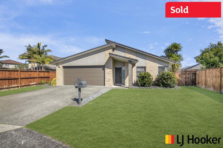 Photo of property in 13 Girvan Terrace, Wattle Downs, Auckland, 2103