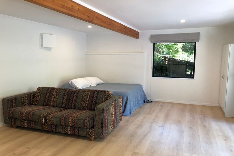 Photo of property in 33 Park Hill Road, Birkenhead, Auckland, 0626