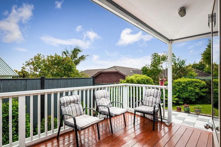 Photo of property in 1/12 Ballini Rise, West Harbour, Auckland, 0618