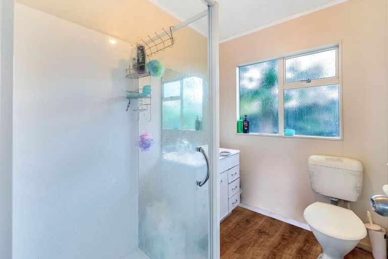 Photo of property in 15 Universal Drive, Henderson, Auckland, 0610