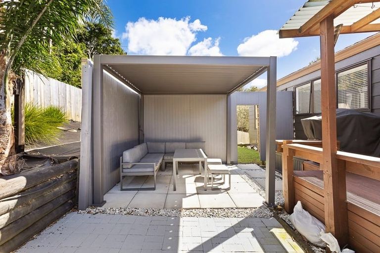 Photo of property in 20 Sandiacre Way, Browns Bay, Auckland, 0630