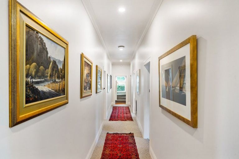 Photo of property in 16 Reynolds Road, Havelock North, 4130