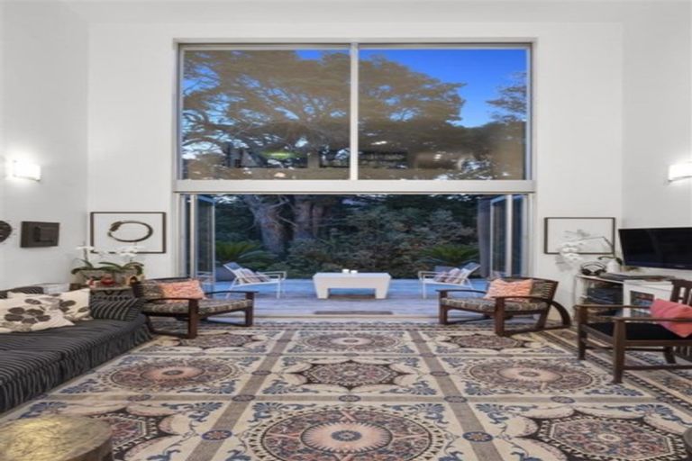 Photo of property in 11a Wernham Place, Northcote, Auckland, 0626