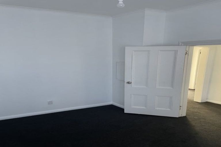 Photo of property in 1/50 Clyde Street, Island Bay, Wellington, 6023