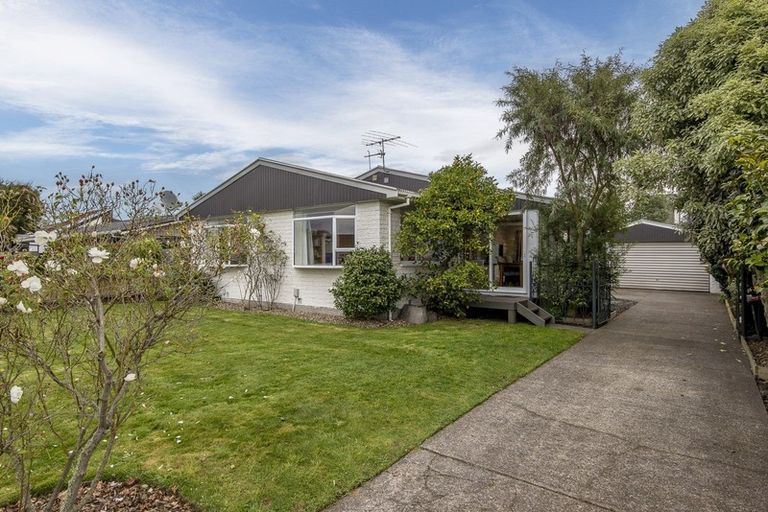 Photo of property in 21 Chilton Drive, Mairehau, Christchurch, 8052
