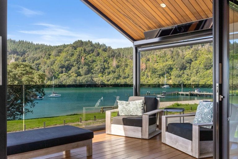 Photo of property in 101 Beach Road, Whangamata, 3620