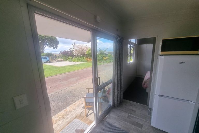 Photo of property in 8 Sandspit Road, Waiuku, 2123