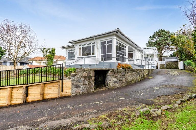 Photo of property in 106 Seaview Road, Westown, New Plymouth, 4310