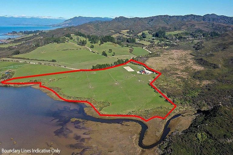 Photo of property in 102 Wharariki Road, Puponga, Collingwood, 7073