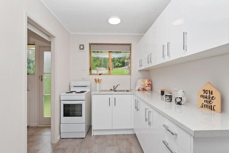 Photo of property in 1/19 Kemp Road, Massey, Auckland, 0614