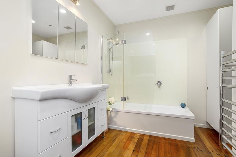 Photo of property in 536 West Coast Road, Oratia, Auckland, 0604