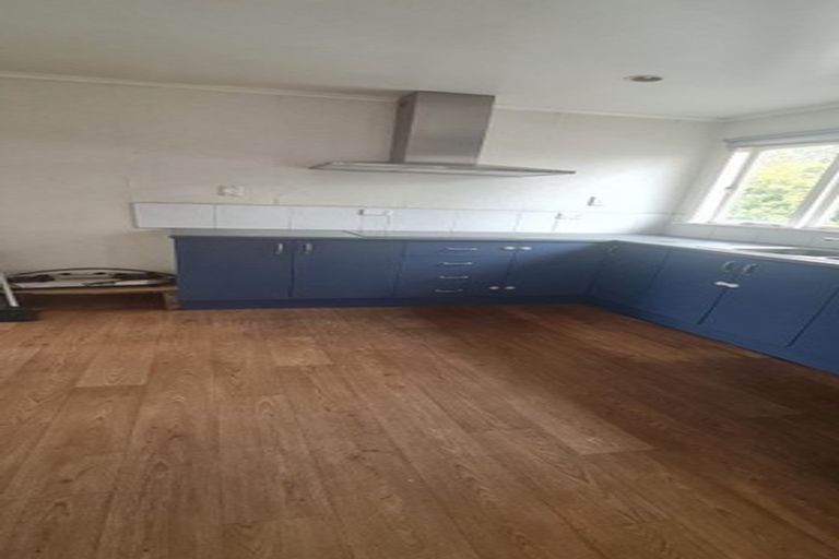 Photo of property in 6 Kingdale Road, Henderson, Auckland, 0610