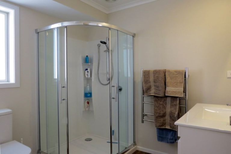 Photo of property in 64 Golden Shore Place, Coromandel, 3506