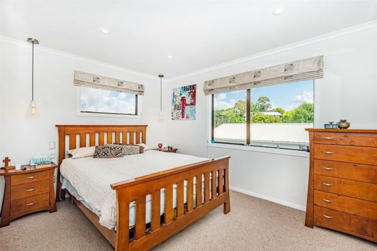 Photo of property in 4 Mona Vale, West Harbour, Auckland, 0618