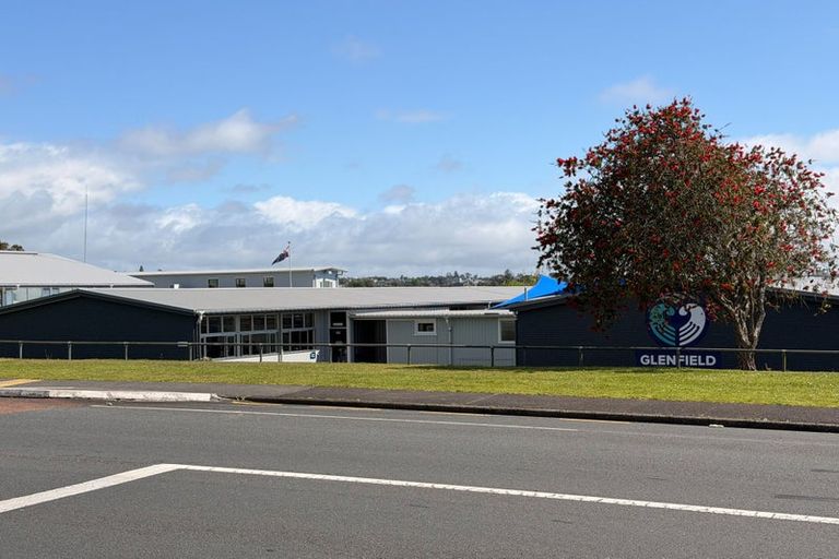 Photo of property in 145 Chivalry Road, Glenfield, Auckland, 0629