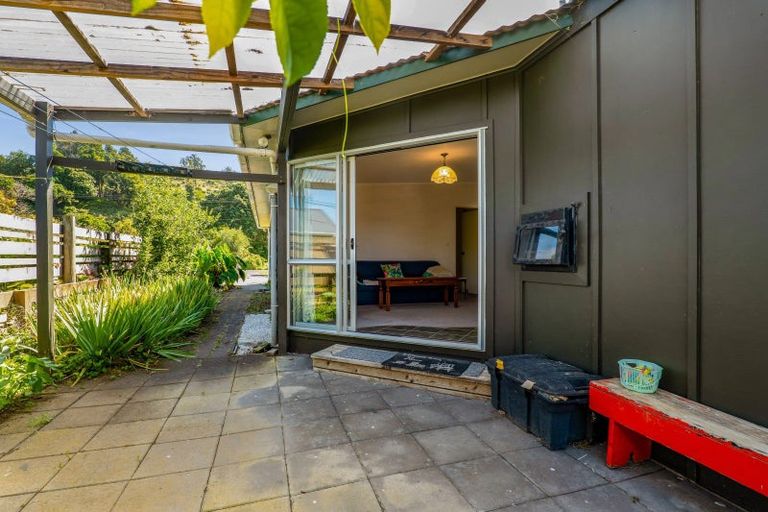 Photo of property in 2 Hills Road, Tongaporutu, Urenui, 4378