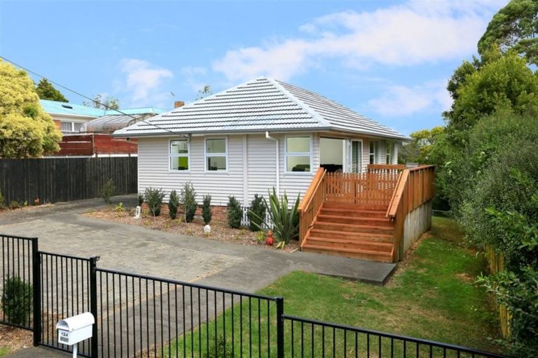 Photo of property in 124 Flanshaw Road, Te Atatu South, Auckland, 0610
