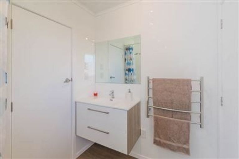 Photo of property in 8 Brazier Grove, Paraparaumu, 5032