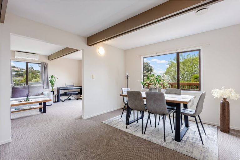 Photo of property in 2/70 Ayton Drive, Totara Vale, Auckland, 0629