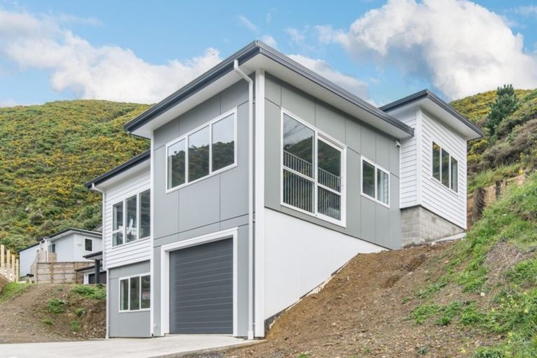 Photo of property in 22 Rarangi Way, Owhiro Bay, Wellington, 6023