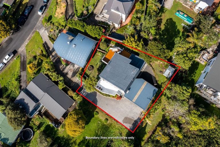Photo of property in 17 Noeleen Street, Glenfield, Auckland, 0629