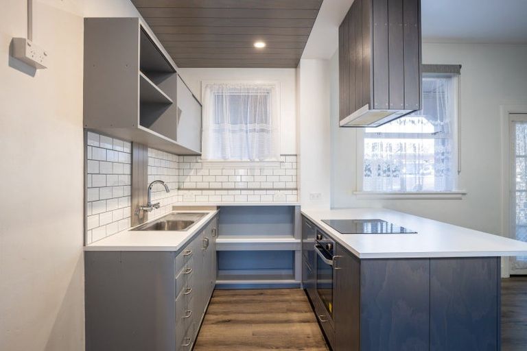 Photo of property in Devonport Apartments, 21/127 Saint Aubyn Street, New Plymouth, 4310