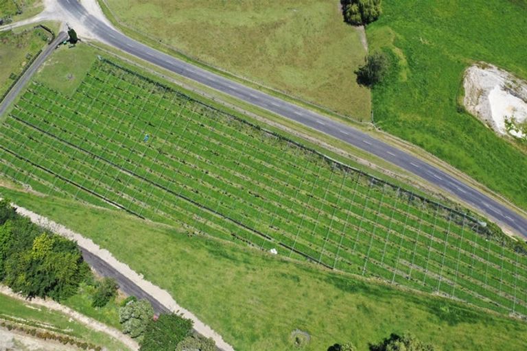 Photo of property in 1568a Old Coach Road, Pukehina, 3186