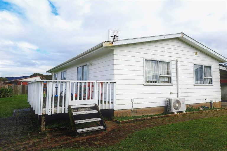 Photo of property in 1 Weymouth Grove, Wainuiomata, Lower Hutt, 5014