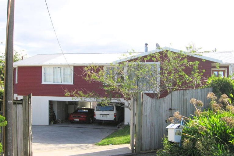 Photo of property in 970 East Coast Road, Northcross, Auckland, 0632