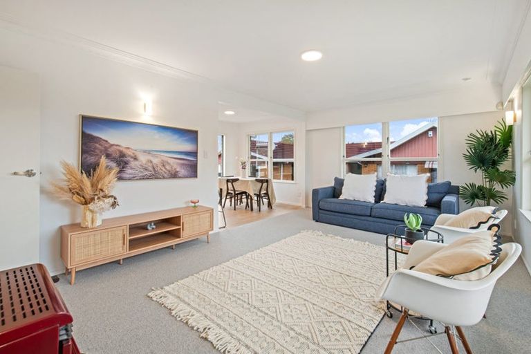 Photo of property in 42 Ray Small Drive, Pahurehure, Papakura, 2113