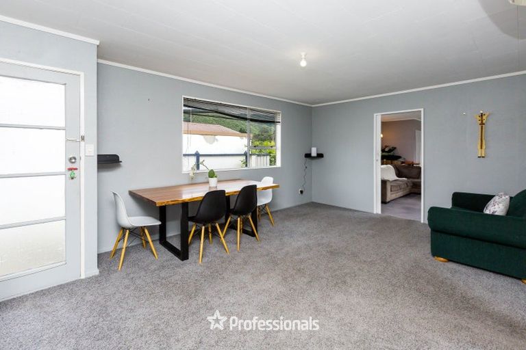 Photo of property in 2/71 Gemstone Drive, Birchville, Upper Hutt, 5018