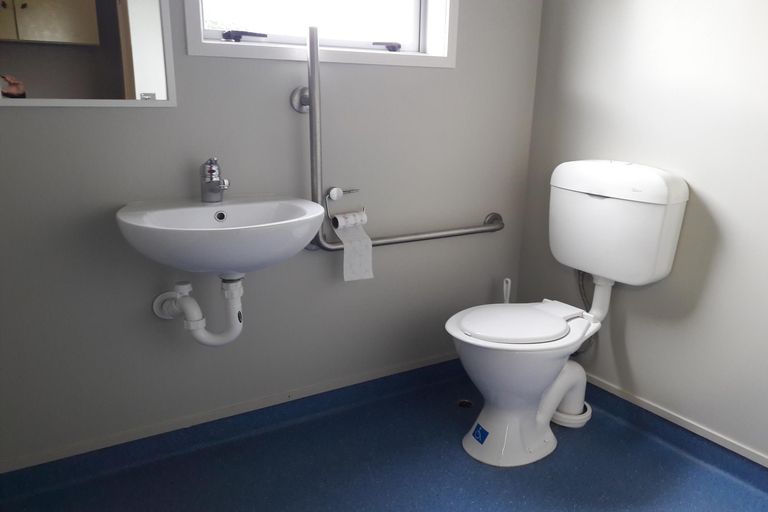 Photo of property in 80 Palmerston Road, Birkenhead, Auckland, 0626