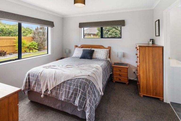 Photo of property in 5 Meridian Grove, Kelvin Grove, Palmerston North, 4414