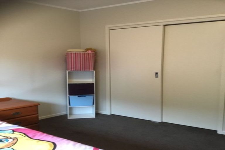 Photo of property in 1/104 East Coast Road, Forrest Hill, Auckland, 0620