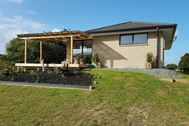 Photo of property in 32 Manaia View Road, One Tree Point, 0118