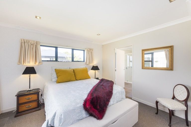 Photo of property in 29 Chestnut Close, Kelvin Grove, Palmerston North, 4414