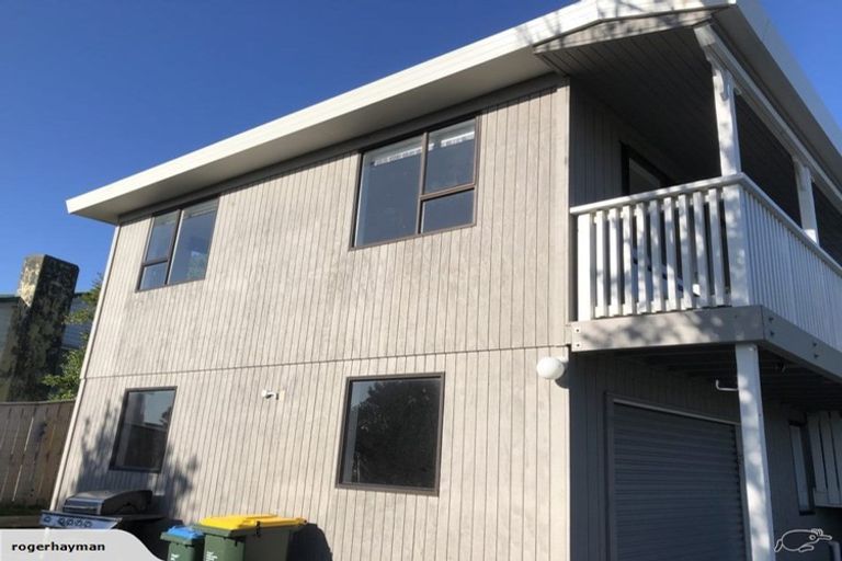 Photo of property in 32 Hiwi Crescent, Titahi Bay, Porirua, 5022