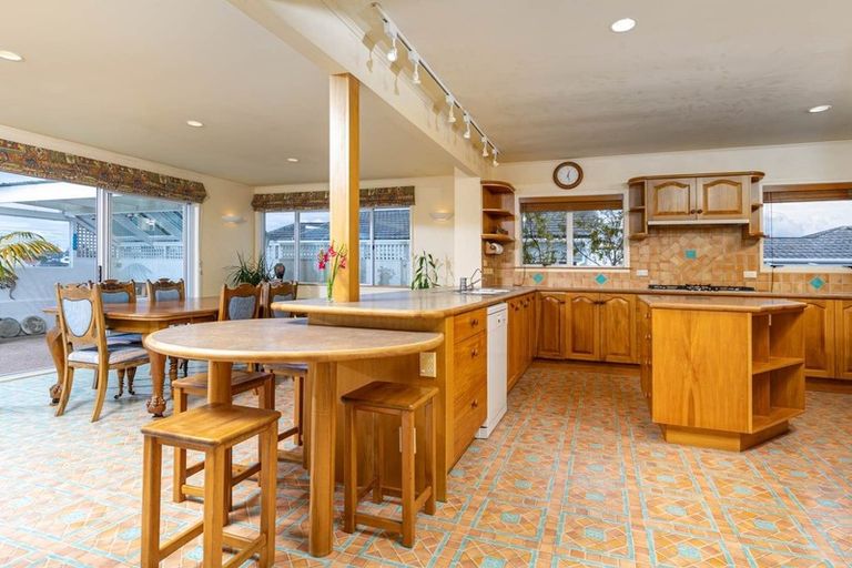 Photo of property in 13 Kiteroa Terrace, Rothesay Bay, Auckland, 0630