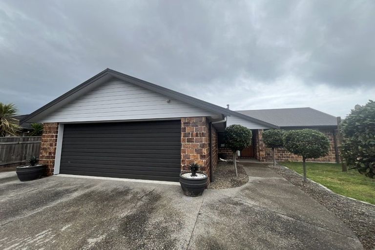 Photo of property in 17 Consort Close, Paraparaumu Beach, Paraparaumu, 5032