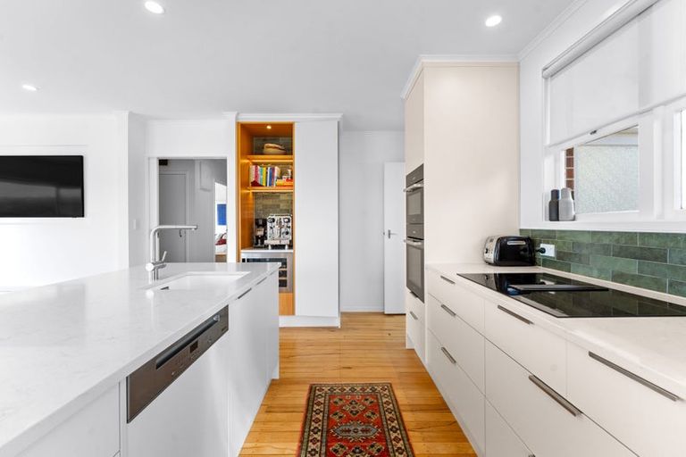 Photo of property in 2/2 Seaview Road, Milford, Auckland, 0620