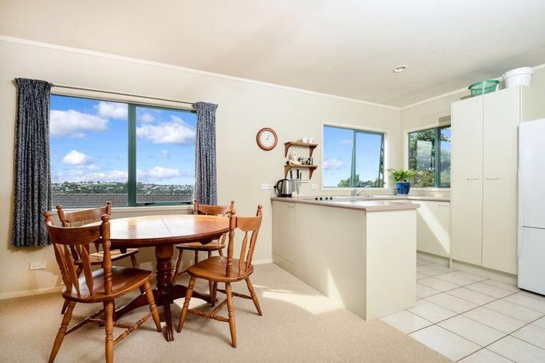 Photo of property in 2a Hassan Drive, Massey, Auckland, 0614
