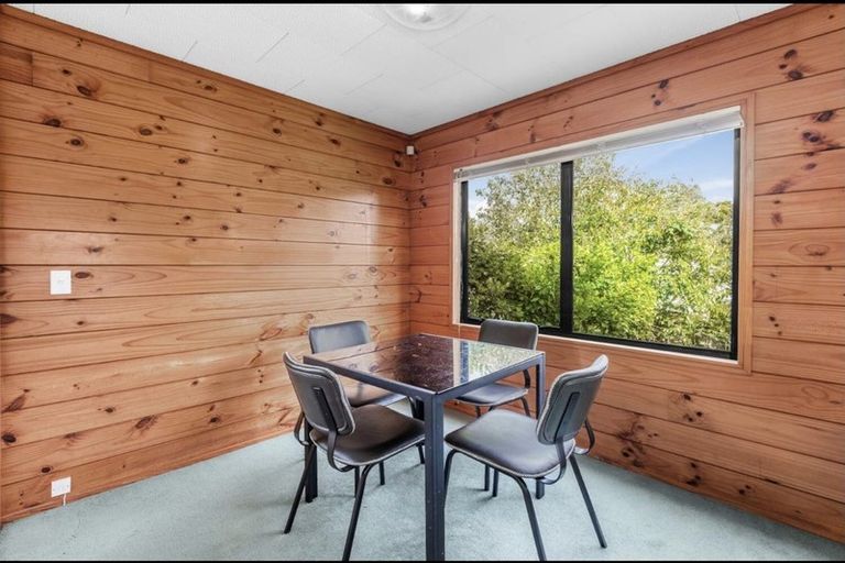 Photo of property in 2/85 Awaruku Road, Torbay, Auckland, 0630