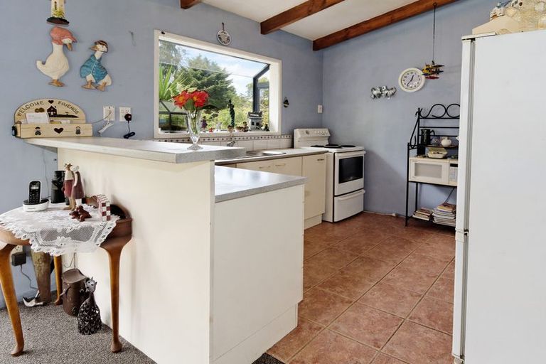 Photo of property in 11 Withers Road, Glen Eden, Auckland, 0602