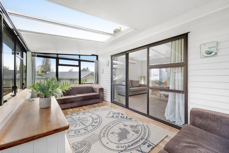 Photo of property in 42 Ennis Avenue, Pakuranga Heights, Auckland, 2010