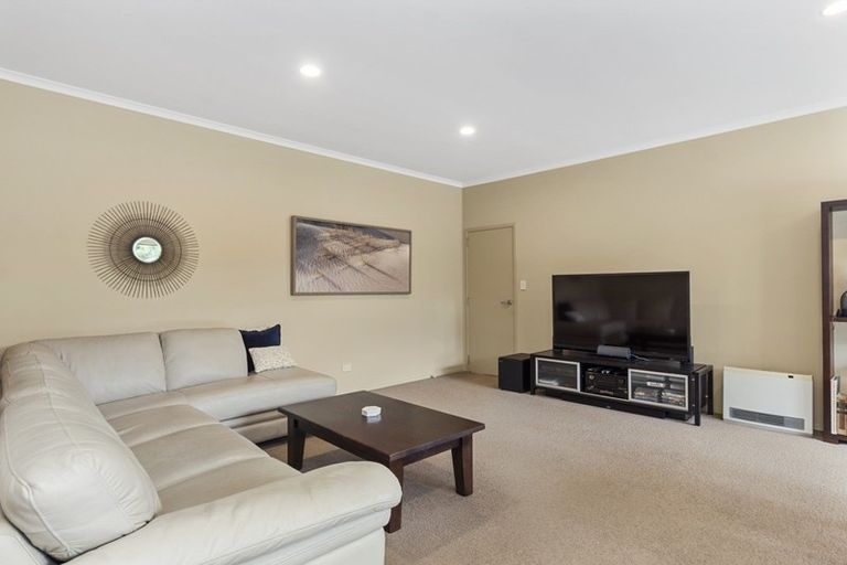 Photo of property in 10 Piha Close, Papamoa Beach, Papamoa, 3118